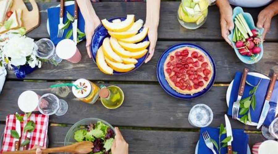 Храненето през лятото – кои са здравословни храни, подходящи за летните жеги?