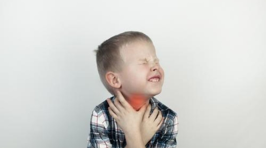 Възпалено гърло, фарингит и тонзилит при деца – каква е разликата между тях?